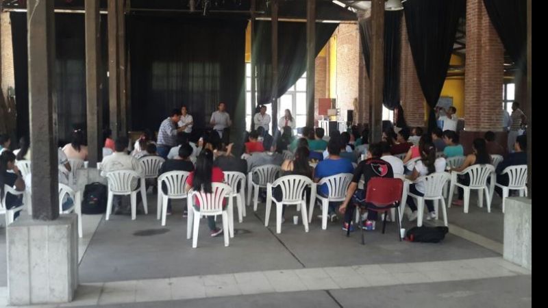 Sánchez suma la adhesión de los jóvenes