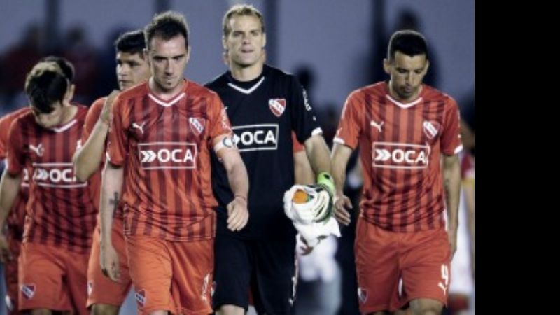 Su arquero falló en un penal y el “Rojo” perdió con Independiente Santa Fe