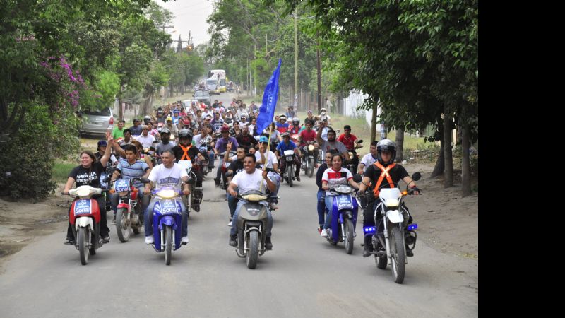 Multitudinaria caravana del FPV-PJ en Valle Viejo