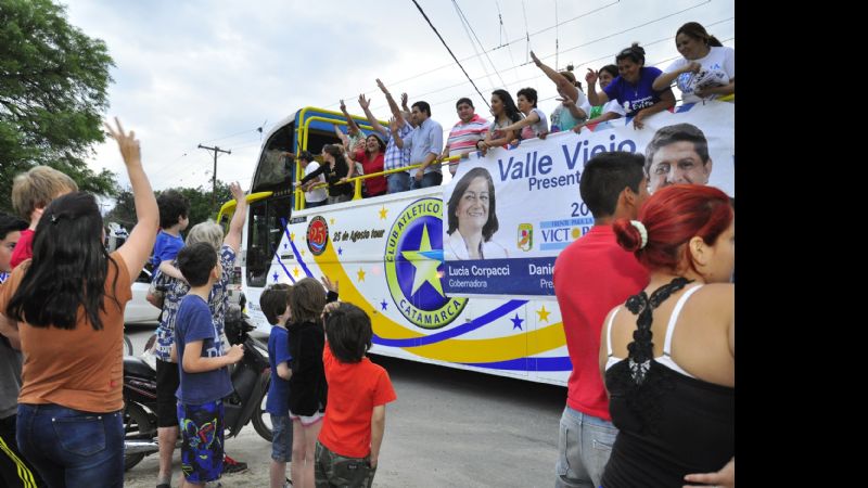 Multitudinaria caravana del FPV-PJ en Valle Viejo
