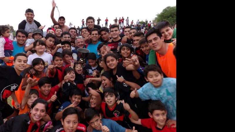 Y hubo campeones nomás, Defensores en la “A” y Villa Dolores en la “B”