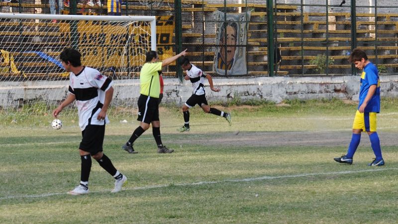 Independiente goleó 3-0 a Juventud y ahora enfrentará a Tesorieri