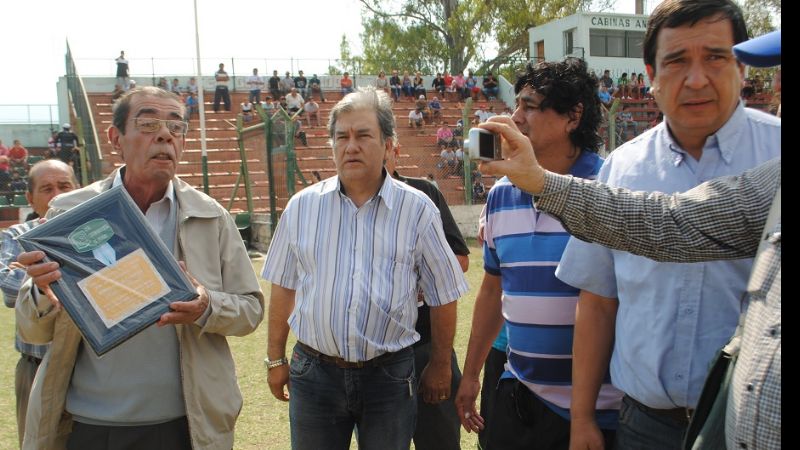 Merecido homenaje a periodistas Manuel González y Leopoldo Romero