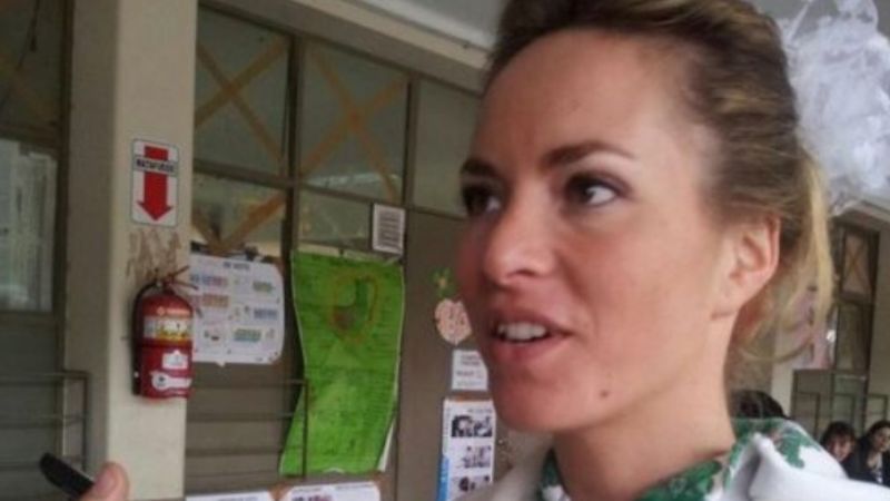 La novia que fue a votar de blanco para llegar a la iglesia