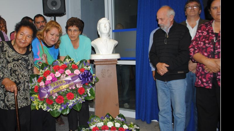 Emotivo recuerdo de Lucía y el PJ al ex presidente Néstor Kirchner