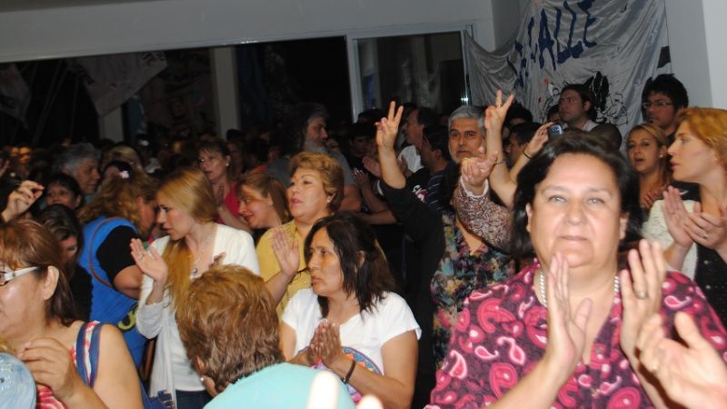 Emotivo recuerdo de Lucía y el PJ al ex presidente Néstor Kirchner