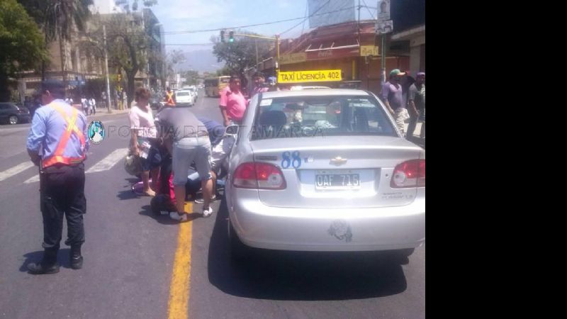 Motociclista colisionó con un taxi