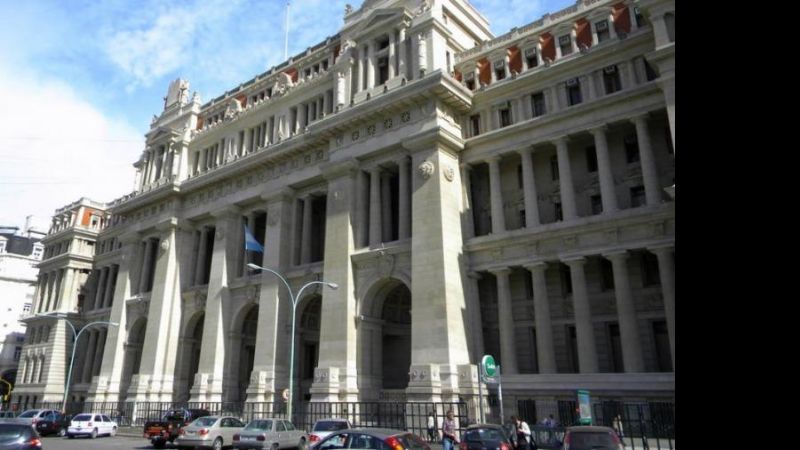 El Gobierno postuló a dos juristas para cubrir las vacantes en la Corte