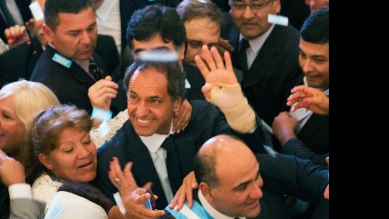 Scioli: Ganancias, 82% móvil y baja en retenciones, ejes de su agenda de gobierno