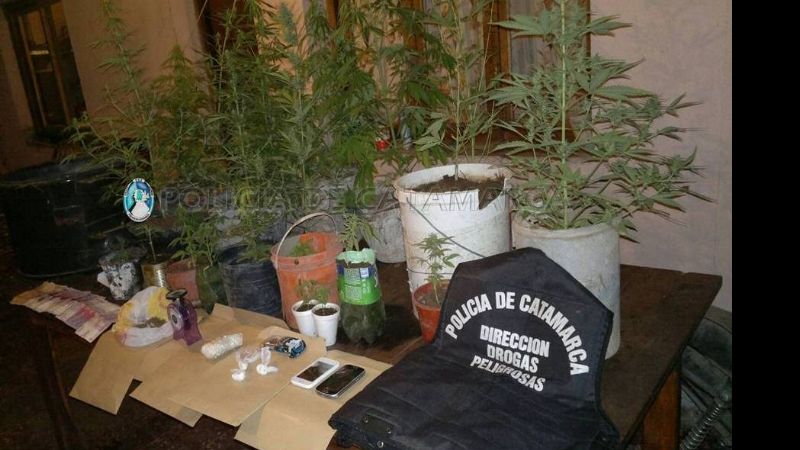 Desbaratan otro punto de venta de drogas en la Capital