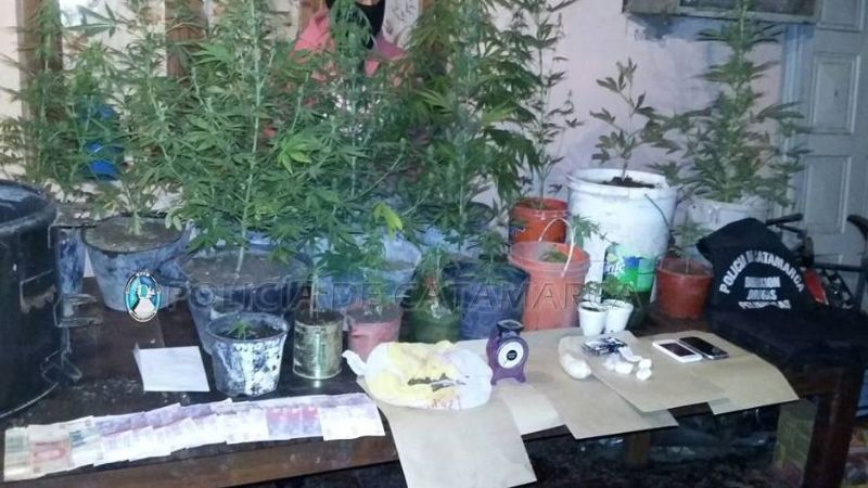 Desbaratan otro punto de venta de drogas en la Capital