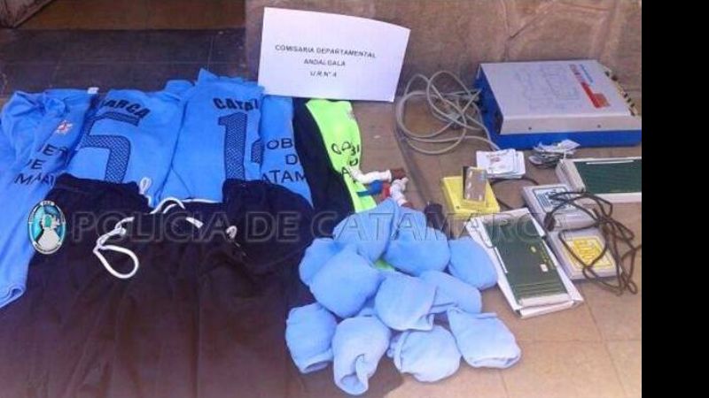 Atrapan a dos jovenes con elementos robados