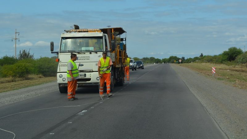 Se trabaja en la demarcación de la calzada entre Chumbicha y Huillapima