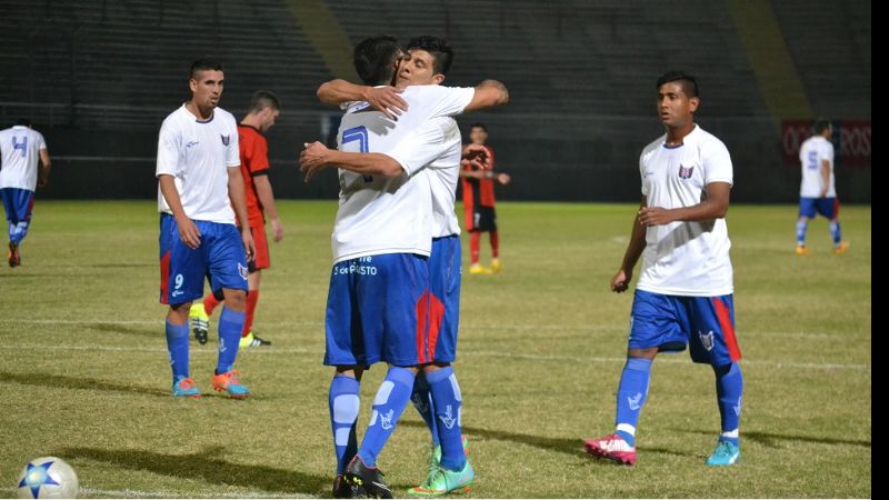 San Lorenzo volvió a la punta con una goleada 3-0 en La Rioja