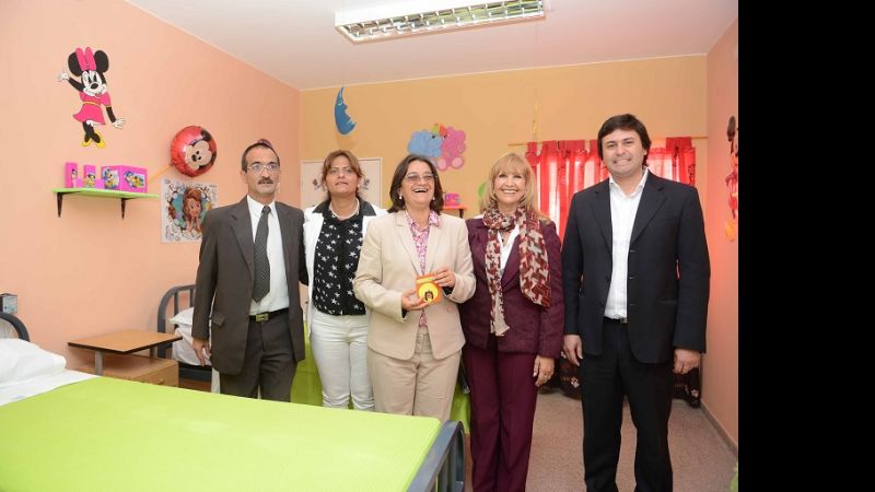 La Gobernadora inauguró un nuevo edificio escolar en El Alto
