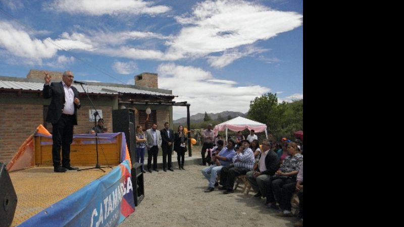 Entrega de viviendas rurales en el distrito de San José
