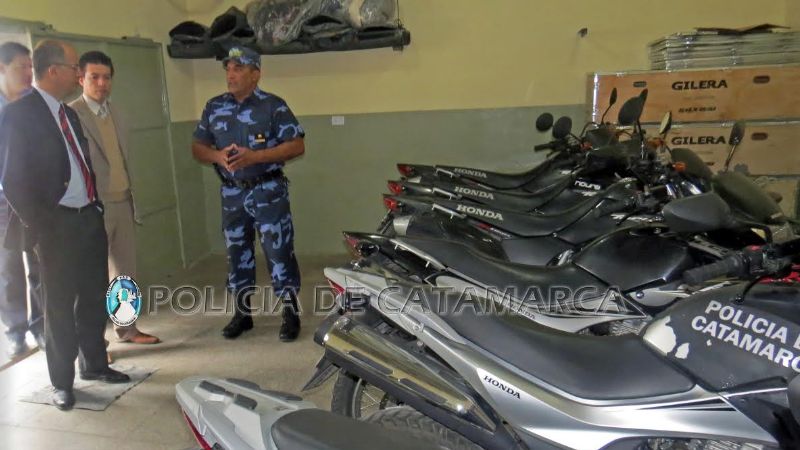 Entrega de elementos para la Policía