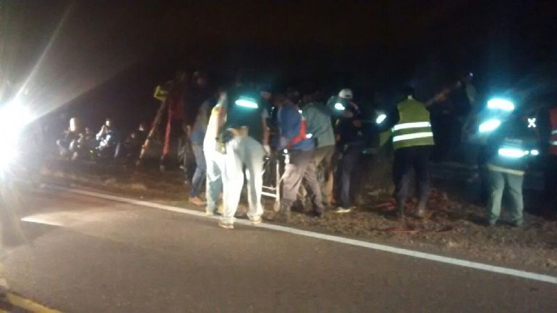 Volcó un colectivo: hay 5 personas con heridas graves