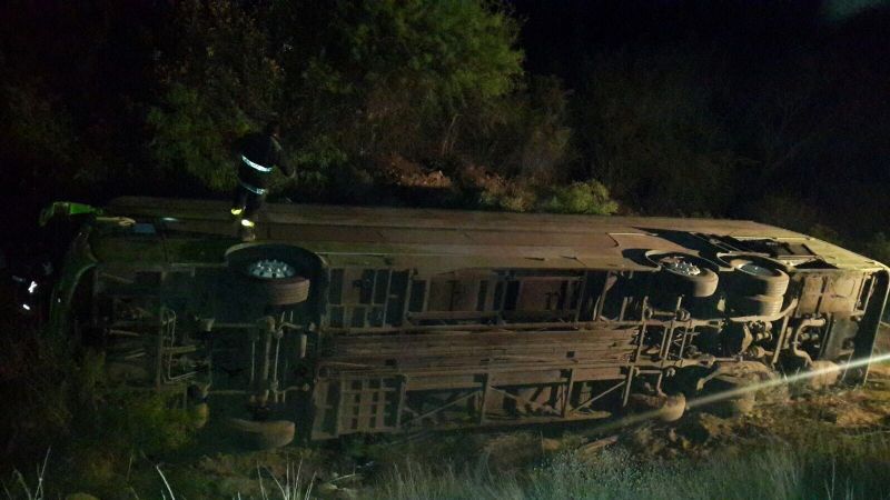 Volcó un colectivo: hay 5 personas con heridas graves