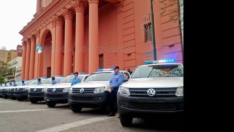 Lucía entregó 59 móviles nuevos para la Policía de Catamarca