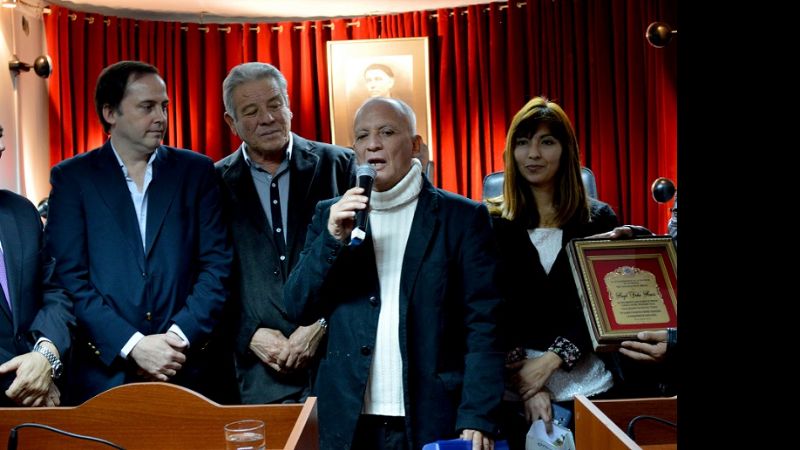 Angel "Ficha" Acosta fue reconocido en el Senado