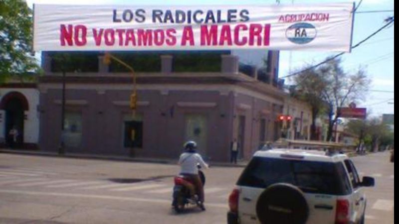 “Vino” Mauricio Macri y está con Eduardo y Oscar