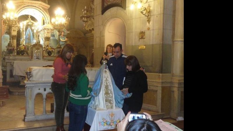 Encuentro de embarazadas en salón de la Catedral Basílica