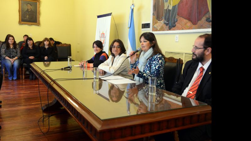 Lucía entregó créditos PROINTUR que beneficiarán al interior provincial