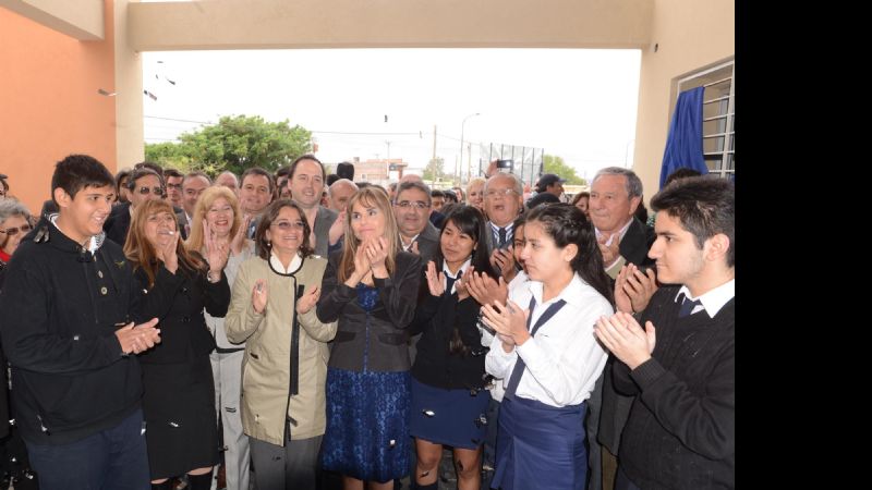 La gobernadora inauguró el flamante edificio de la Escuela Secundaria 47