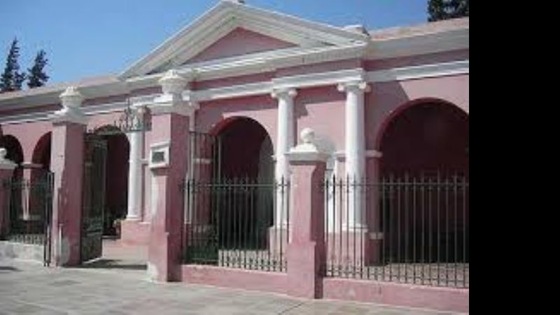 Reclaman por olores nauseabundos y nichos a la intemperie