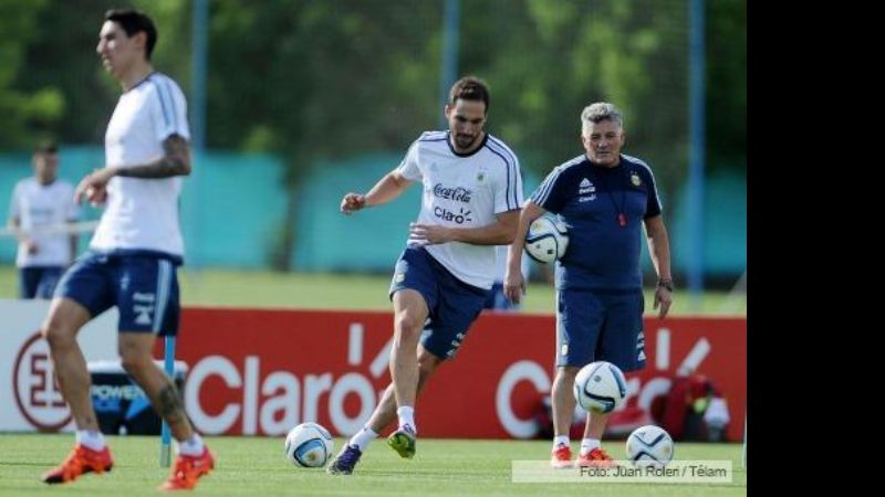 Higuaín y Banega asoman como titulares para el clásico frente a Brasil