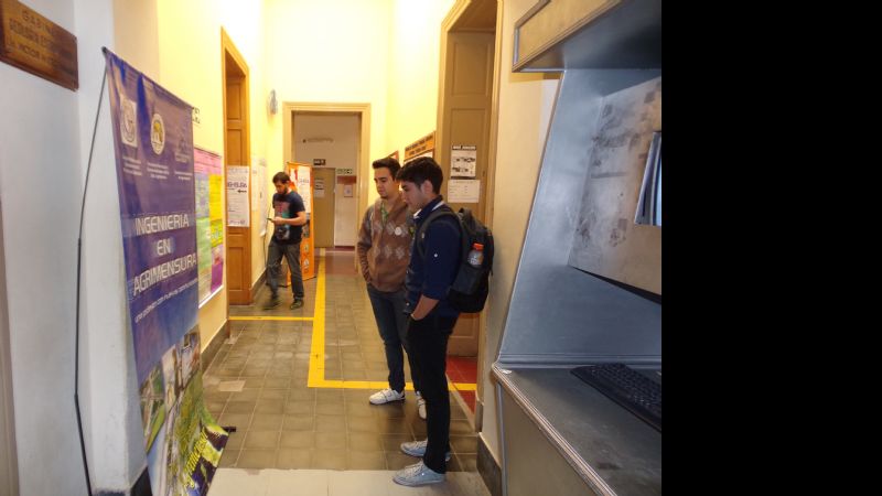Exposición de poster en Facultad de Tecnología concitó notable interés