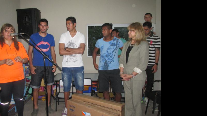 Jugadores de San Lorenzo de Alem donaron televisores al Hospital de Niños