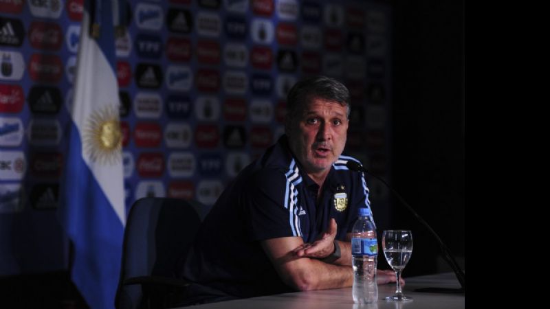 Antes de Brasil y Colombia, Martino ya debe hablar de su continuidad