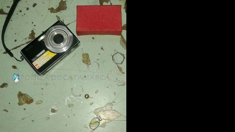 Recuperan elementos robados de la casa de un policía