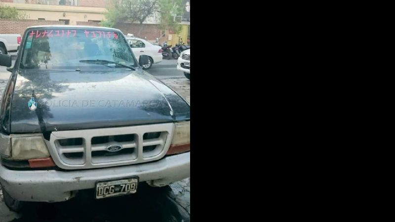 Detienen a tres  personas y le secuestran una camioneta