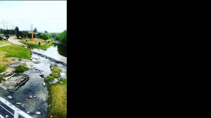 Por las intensas lluvias, creció el río de Guayamba
