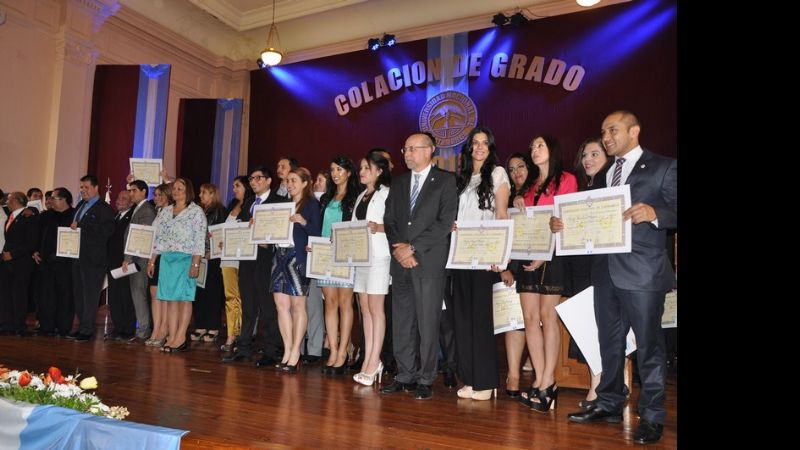 Nuevos egresados de la Facultad de Ciencias Económicas