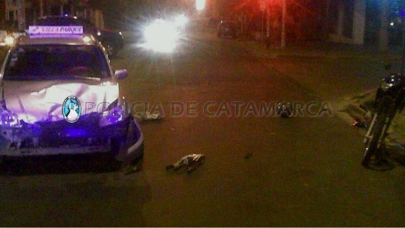 Un remis chocó con una moto