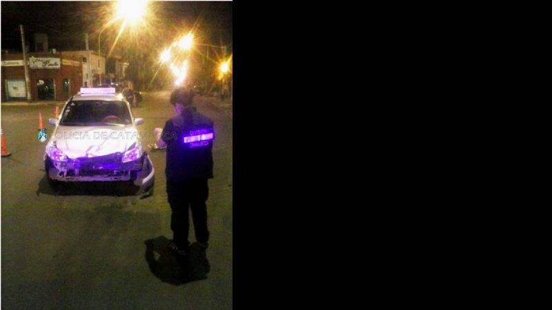 Un remis chocó con una moto