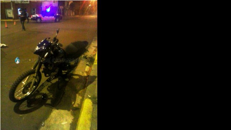 Un remis chocó con una moto