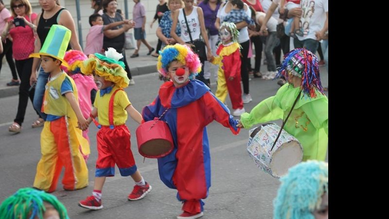 Colorido desfile y murga de los Centro de Estimulación de la Infancia