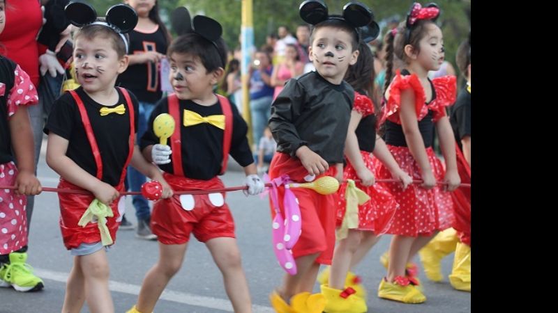 Colorido desfile y murga de los Centro de Estimulación de la Infancia