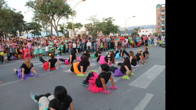 Colorido desfile y murga de los Centro de Estimulación de la Infancia