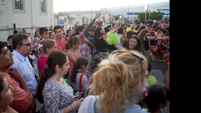 Colorido desfile y murga de los Centro de Estimulación de la Infancia
