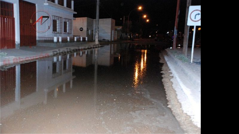 Desbordó nuevamente canal del riego en Fiambalá