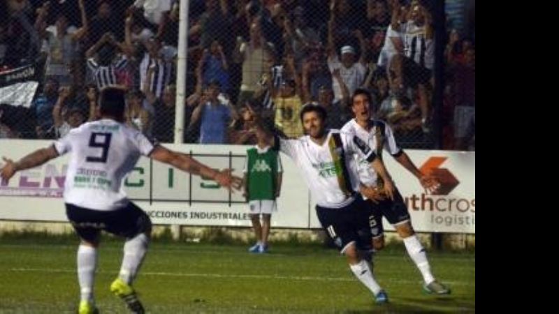 Cipoletti eliminó a San Martín (Tuc.) y será el rival de Aconquija