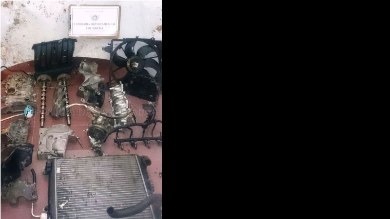 Cuatros aprehendidos por robar parte del motor de un vehículo volcado