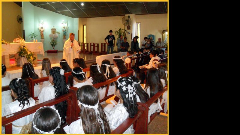 Más de 80 niños recibieron su Primera Comunión en Santa Rosa de Lima