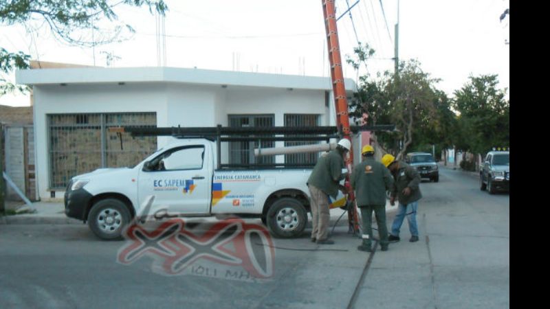 Camión derribó una columna en Andalgalá